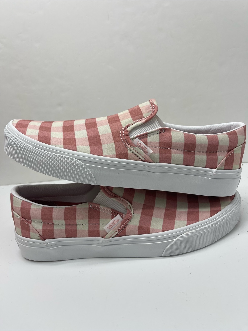 Vans WMNS Classic Slip-On (Gingham) Rosette/True White
VN000XG8B06 Sneakers - Picture 16 of 16